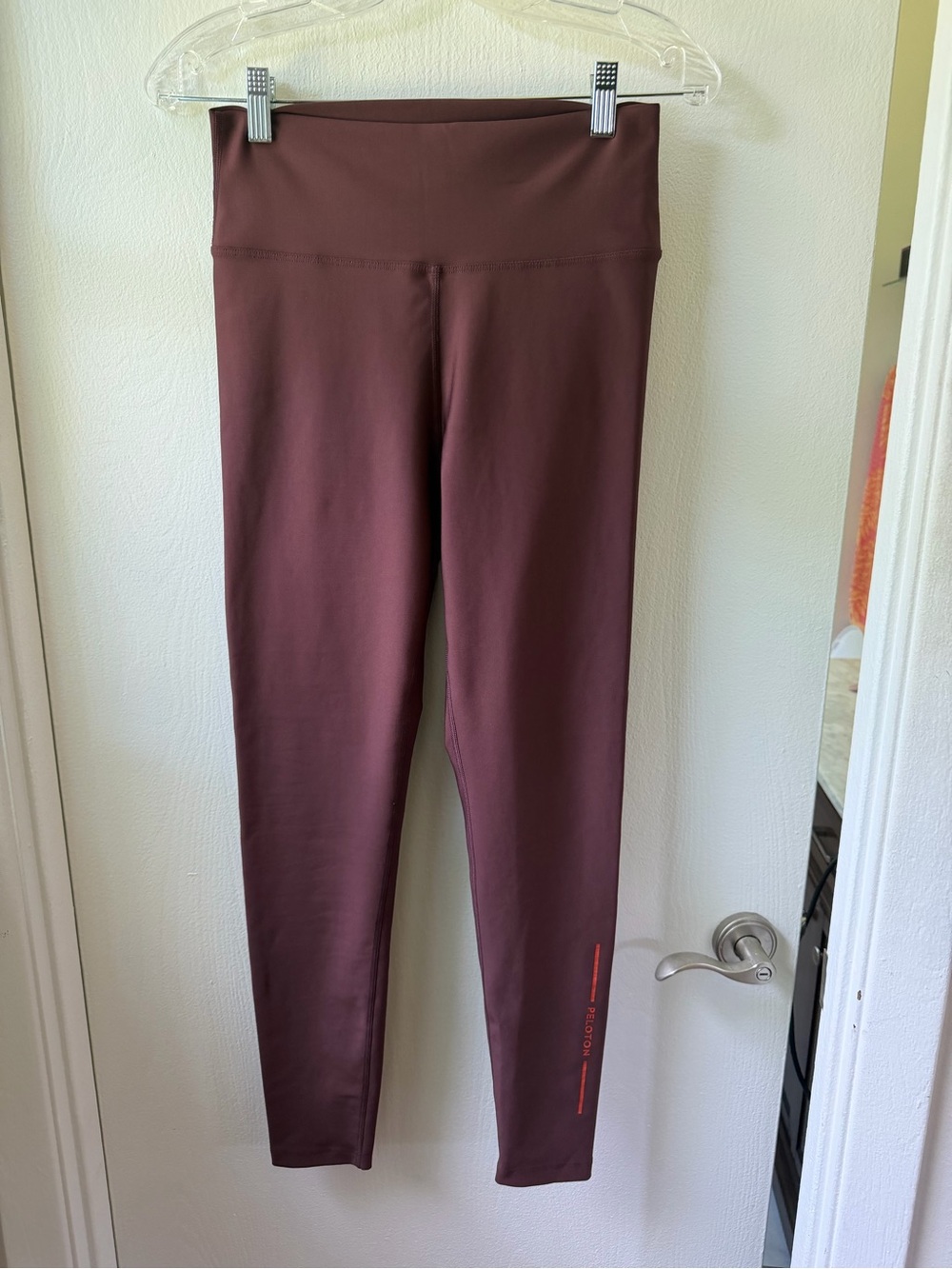 Burgundy Peloton Show Up Leggings, size Large